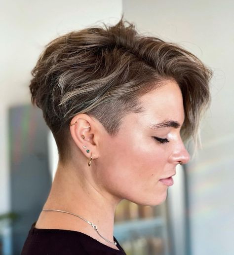 30 Stylish Androgynous, Gender-Neutral and Non-Binary Haircuts for 2023 Genderfluid Hairstyles, Androgynous Hairstyles, Genderfluid Haircut, Shaved Side Haircut, Nonbinary Hair, Thick Hair Short, Non Binary Haircuts, Side Haircut, Layered Pixie Cut