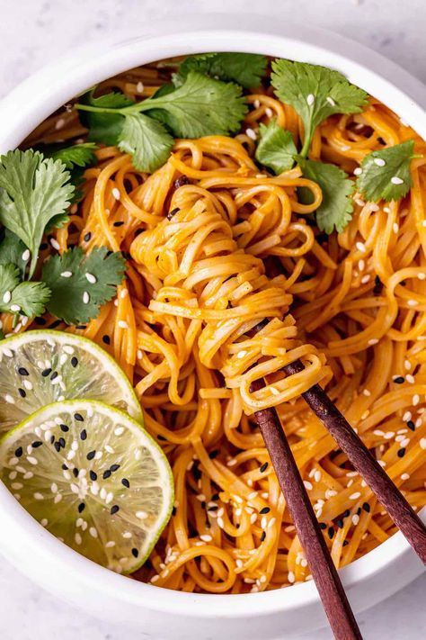 Curry Noodles Coconut Curry Noodle Bowl, Creamy Thai Turmeric Chicken And Noodles, Yellow Curry Ramen, Panang Curry Noodles, Turmeric Noodles, Yellow Curry Noodles, Curried Noodles, Chicken Curry Noodles, Curry Noodles Recipe