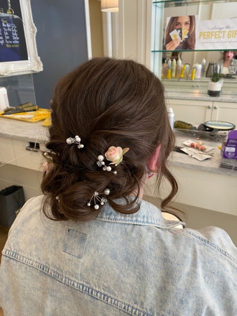 Low Bun With Curls, Low Loose Bun, Tangled Prom, Loose Bun Hairstyles, Fancy Buns, Grad Hair, Loose Bun, Bun With Curls, Loose Buns