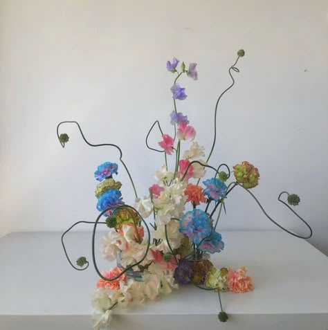 Flower Arrangements Simple, Floral Poster, Arte Inspo, Arte Floral, Abstract Sculpture, Floral Arrangement, Ikebana, Love Flowers, Abstract Floral