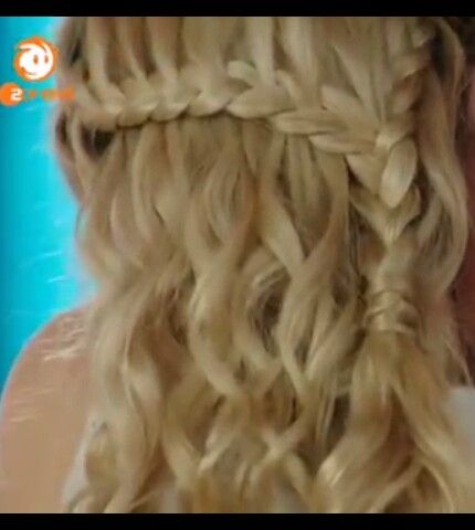 Mako mermaids.. love the hairstyle idea Mako Mermaids Hairstyles, Long Hair Quotes, Mermaid Braid, Mermaid Hair Color, Hair Braider, Mako Mermaids, Braids For Long Hair, Fish Tail Braid, Mermaid Hair