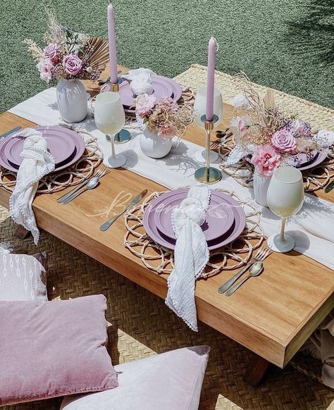 Lilac Picnic Aesthetic, Lavender Picnic Aesthetic, Pink And Purple Picnic, Purple Picnic Aesthetic, Lavender Picnic, Purple Picnic, Picnic Dinner Party, Rapunzel Wedding Theme, Bridal Picnic