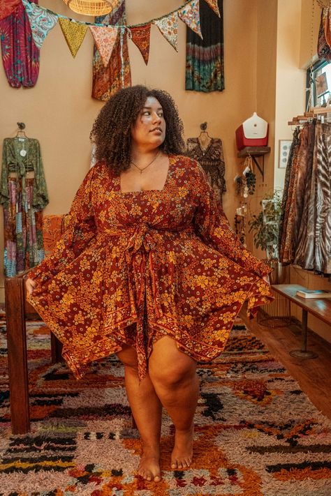 B Belly Outfits, Gardenbelle Shop, Plus Size Indie Outfits, Plus Size 70s Fashion, Plus Size Boho Fashion, 70s Hippie Fashion, 70s Inspired Dress, Bell Sleeve Tie Top, Summer Date Outfit