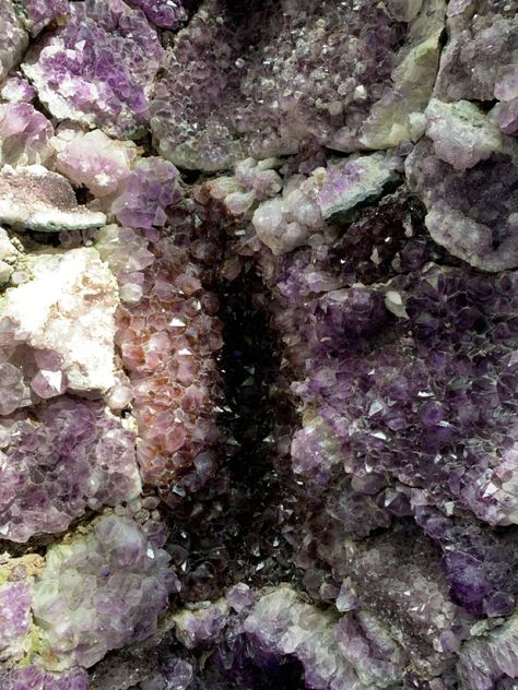 jupiter artland amethyst cave crystal Jupiter Artland, Amethyst Cave, Rocks And Crystals, Amethyst, Texture, Crystals