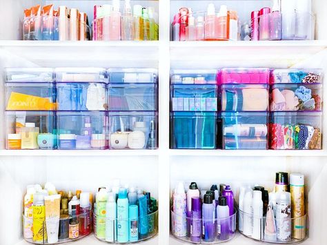 THE HOME EDIT ® on Instagram: “Organizing @iluvsarahii’s studio was one for the books! Our LA team did the most INCREDIBLE JOB! This is just one cabinet...more to come!…” How To Organize Bathroom Cabinets, Office Supplies Logo, Acrylic Drawer Organizer, Bathroom Cabinet Organization, Acrylic Drawers, Home Edit, Beauty Organization, The Home Edit, Home Organisation