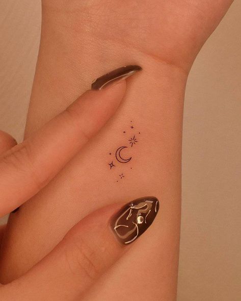 26 Sparkle Tattoo Designs To Find Your Stellar Inspiration 4 Sparkle Tattoo, Small Moon Tattoos, Tato Minimal, Small Girly Tattoos, Tato Henna, Small Pretty Tattoos, Petite Tattoos, Tattoo Ideas For Women, Small Hand Tattoos