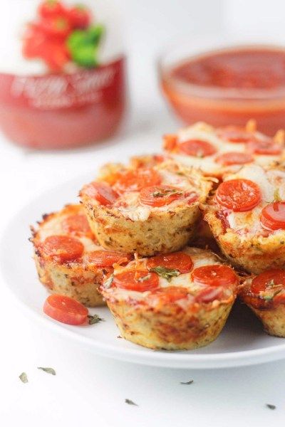 Mini low carb pepperoni pizzas made with a super easy, 3 ingredient cauliflower crust. A deliciously healthy, paleo friendly alternative to pizza rolls! www.itscheatdayeveryday.com Cauliflower Pizza Bites, Mini Pizzas, Cauliflower Crust, Keto Pancakes, Cauliflower Pizza, Pizza Bites, Pizza Rolls, Clean Eating Diet, 3 Ingredient