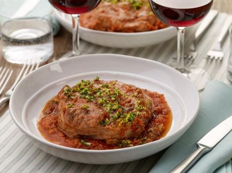 Dinner Party Main Dish, Party Main Dish, Osso Buco Recipe, Dinner Party Mains, Anne Burrell, Video Food, Easy Main Dishes, Weekend Cooking, Easy Italian