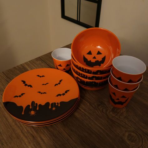 Biscuit Halloween, Pottery Halloween, Halloween Plates, Melamine Dishes, Dark House, Table Scapes, Halloween Dinner, Melamine Dinnerware, Melamine Plates