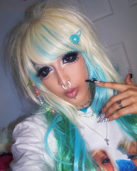 bluuuuueee🌀🐬🌺✨🌈 shirt by bae @chogongal nails also by bae @klawzbymarkus ^_^💕💅🏼 lenses from @pinkyparadisedotcom in g&g big circle blue #gyaru #manbagyaru #ギャル #gaijingyaru Blue Gyaru Outfit, Gyaru Miku, Blue Gyaru, Amekaji Gyaru, Cyan Hair, Gyaru Outfit, Gyaru Hair, Bead Templates, Gyaru Makeup