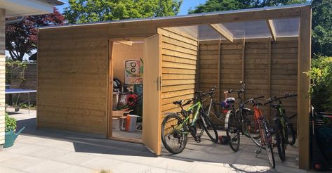 Haveskuret er godt til opbevaring, men der er mange ting, du ikke bør opbevare i dit skur. Læs, hvad du skal og ikke skal gemme i skuret. Modern Outdoor Storage, Garden Bike Storage, Outdoor Garden Storage, Covered Patio Design, Backyard Storage Sheds, Farm Shed, Backyard Seating Area, Modern Shed, Backyard House