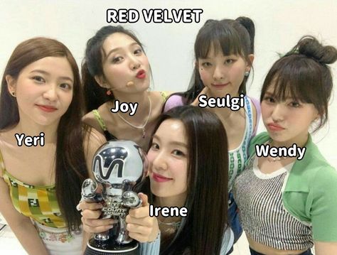 Red Velvet Members With Names, Red Velvet Group Photo With Names, Kpop Names, Girls Group Names, Tomboy Haircut, Red Velet, Group Names, Kpop Group, Red Velvet Seulgi