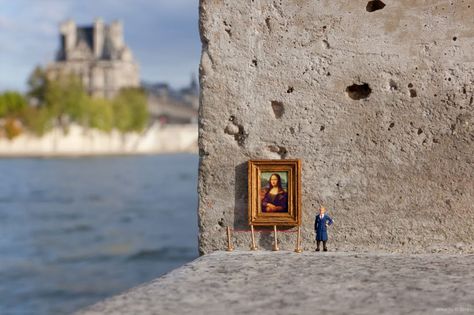 why is it so hard to find a job? by slinkachu raises unemployment awareness in paris Miniature Street, Tiny Trinkets, Miniature Calendar, Street Installation, Photo Macro, Mini People, Miniature People, Miniature Photography, Tiny People