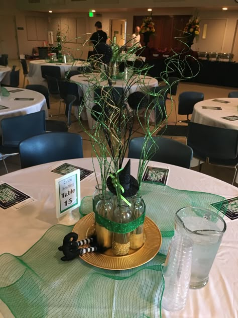 Emerald City/Wizard of Oz themed centerpiece Wizard Of Oz Gala Ideas, Emerald City Centerpiece Ideas, Emerald Green Gala Decor, Wizard Of Oz Sweet 16 Emerald City, Wizard Of Oz Prom Theme, Wizard Of Oz Sweet 16, Wizard Of Oz Centerpiece Ideas, Wizard Of Oz Table Decorations, Wizard Of Oz Centerpieces