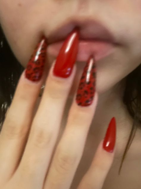 Nails With Glitter Acrylic, Emo Nails Y2k, Red Vintage Nails, Red Nails 2000s, Red Nails Grunge, Nails 90s, Red Y2k Nails Almond, Nail Inspo Y2k Grunge, Rockstar Girlfriend Aesthetic Nails