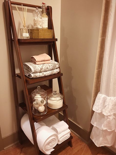 Ladder Shelves Bathroom, Bathroom Ladder Decor, Ladder Bathroom, Bathroom Ladder Shelf, Restroom Ideas, Leaning Ladder Shelf, Bathroom Ladder, Shelf Vanity, Ladder Rack