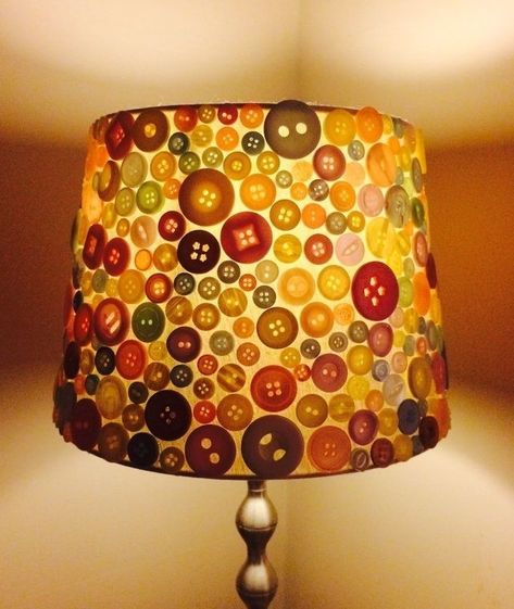 Homemade Lamp Shades, Glasgow Flat, Button Lampshade, Sustainable Crafts, Homemade Lamps, Diy Lamp Makeover, Pinterest Room, Lamp Makeover, Flat Decor