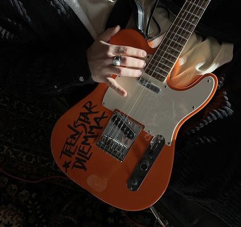 Orange Boy Aesthetic, Orange Guitar Aesthetic, Guitar Profile Picture, Orange Music Aesthetic, Orange Aesthetic Music, Orange Star Aesthetic, Guitar Icon Aesthetic, Black And Orange Icons, Orange Dark Aesthetic