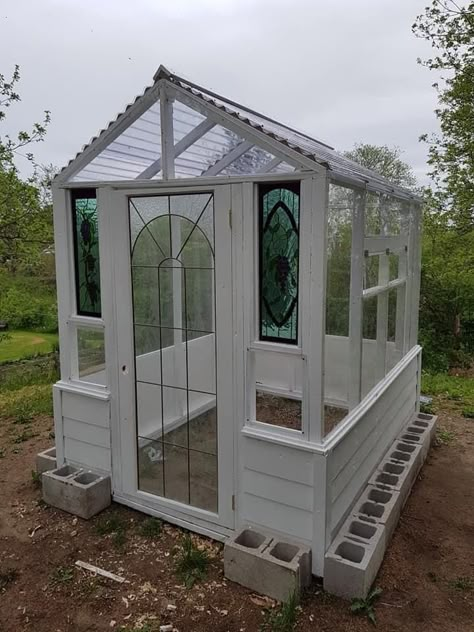 Glass Pavilion Garden, Gazebo Greenhouse Diy, Diy Garden House, Cute Greenhouse, Old Window Greenhouse, Diy Greenhouse Cheap, Cottage Garden Sheds, Window Greenhouse, Green House Ideas