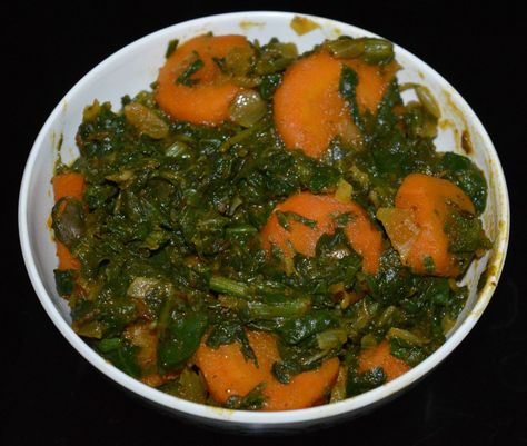 This spinach and carrot curry is a simple recipe that doesn't include grinding your masala. Both these veggies are nutrient dense, so this is a healthy sidedish. You can make this curry in about 25 minutes. Carrots Recipes, Carrot Curry, Healthy Side Dish, Dried Mangoes, Colorful Vegetables, Healthy Side, Carrot Recipes, Chapati, Curry Recipe