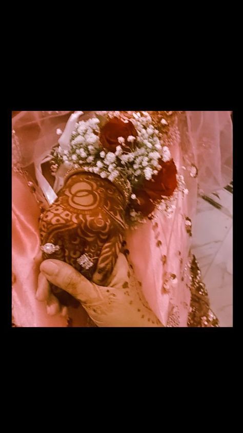 Fake Engagement Snap, Engagement Snapchat Stories, Engagement Snap, Nikah Poses, Mehndi Hands, Engagement Hand, Indian Wedding Gifts, Wedding Snapchat, Sisters Photoshoot Poses