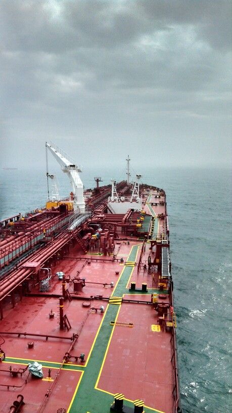 Oil Tanker Ships, Kapal Feri, Oil Rig Jobs, Tanker Ship, Oil Platform, Cargo Ships, Marine Engineering, Oil Tanker, Cargo Ship