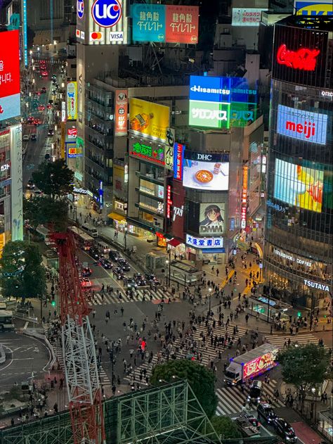 Living In Tokyo, Shibuya Aesthetic, Tokyo Japan Photography, Shibuya Japan, Japan Vibes, Tokyo Apartment, Tokyo Subway, Japan Living, Tokyo Photography