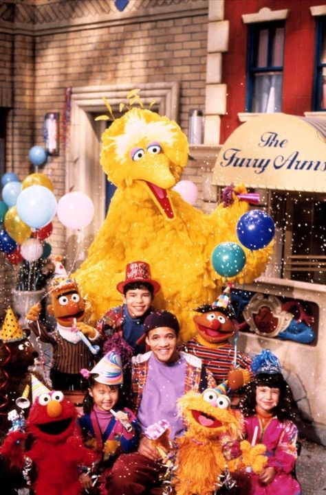 23 Questions "Sesame Street" Has Left Unanswered Sesame Street Aesthetic, Old Sesame Street, Muppets Characters, Grover Sesame Street, Die Muppets, Nostalgic Things, Street Gang, Elmo World, Sesame Street Muppets