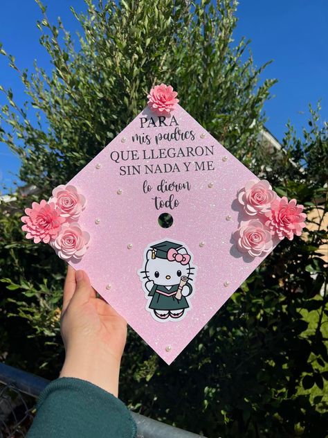 I Did It For Her Graduation Cap, Graduation Cap Designs Hello Kitty, Hello Kitty Graduation Cap, Cute Graduation Caps, Hello Kitty Graduation, Grad Cap Decorated, Senior Crowns, Graduation Cap Decoration Diy, Graduation Frame