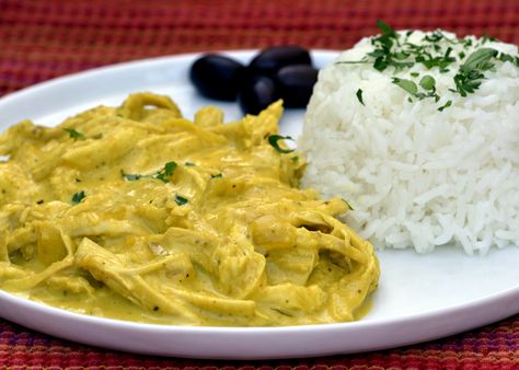 Aji de Gallina (aka Chicken in a spicy sauce) Spicy Sauce Recipe, Shredded Chicken Recipe, Peruvian Chicken, Walnut Sauce, Peruvian Dishes, Peruvian Cuisine, Peruvian Recipes, Spicy Sauce, Shredded Chicken