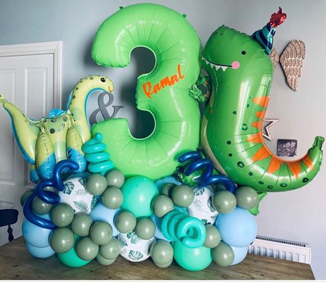 Dinosaur Balloon Decorations, Dinosaur Balloon Bouquet, Ideas Para Decorar Una Fiesta, Baby Dinosaur Party, Diy Dinosaur, Dinosaur Birthday Party Decorations, Dinosaur Balloons, Dinosaur Birthday Cakes, Dinosaur Themed Birthday Party