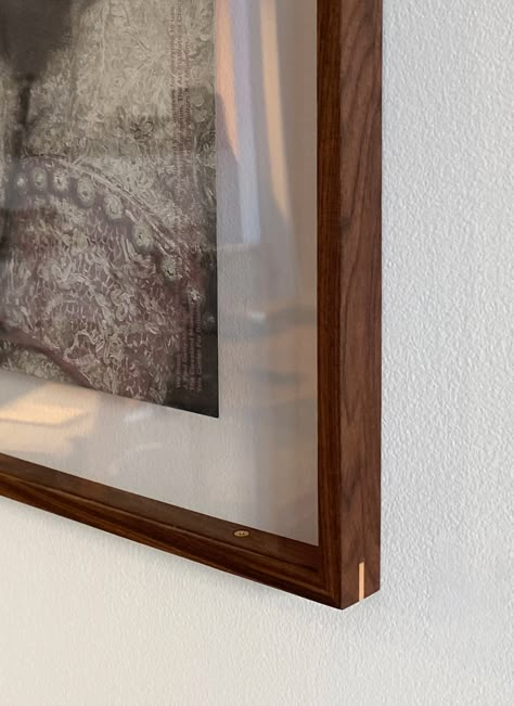 Picture Frame Wood / Custom Frame for Art Gallery /thin Edge - Etsy Modern Picture Frames Wood, Walnut Picture Frame, Wooden Photo Frame Ideas, Frame Picture Ideas, Wood Photo Frame Design, Wood Frame Picture, Plant Furniture, Beautiful Homes Interior, Design For House