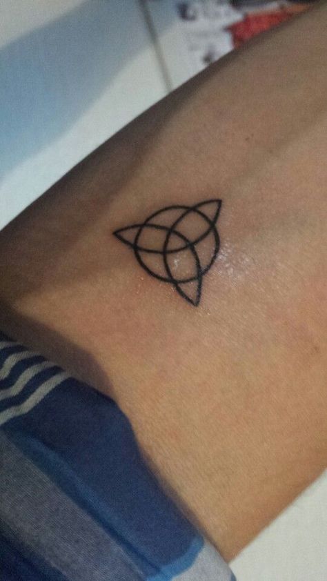 Simple Celtic Knot Tattoo, The Triquetra Tattoo, Witchy Tattoo Ideas Simple, Simple Celtic Tattoo, Celtic Triquetra Tattoo, Mind Body Soul Tattoo, Past Present Future Tattoo, Present Tattoo, Tattoo Arm Placement