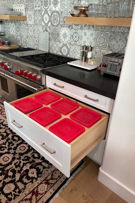 Cambro Food Storage, Inside Kitchen Cabinets, Inside Kitchen, Chef Tools, Kitchen Drawers, Drawer Storage, Food Container, Chef Life, Food Safety