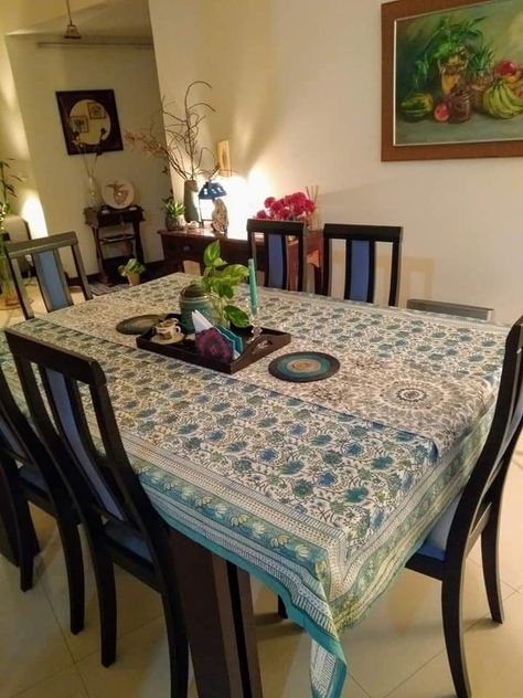 Table cloth combination Dining Table Decor Indian Home, Dining Table Decor Indian, Dining Rooms Ideas, Decor Indian Home, Simple Dining Table, Indian Room Decor, Dining Table Cloth, Colourful Living Room Decor, India Home Decor