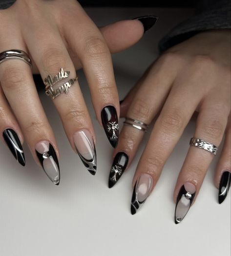 Nail Inspo Edgy, Gabriette Nails, Medium Nail Art, Dark Ombré Nails, Summer Nails Dark, Dark Fairy Nails, Dark Aesthetic Nails, Black Y2k Nails, Grunge Nail Art