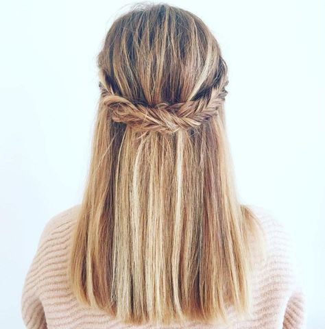 Straight Half Down Hairstyle Straight Prom Hair, Medium Hair Braids, Easy Hairstyles For School, No Heat Hairstyles, Fishtail Braid, בר מצווה, Long Straight Hair, Cute Hair, Gorgeous Hair