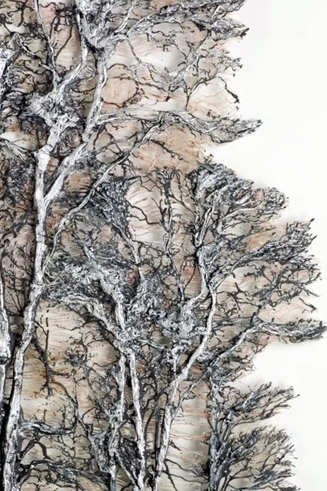 DIY Mixed Media Tree Art Projects (11) Art Fibres Textiles, Mixed Media Diy, Sculpture Textile, Fibres Textiles, Textile Fiber Art, Art Textiles, Textile Arts, Fibre Art, Art Et Illustration