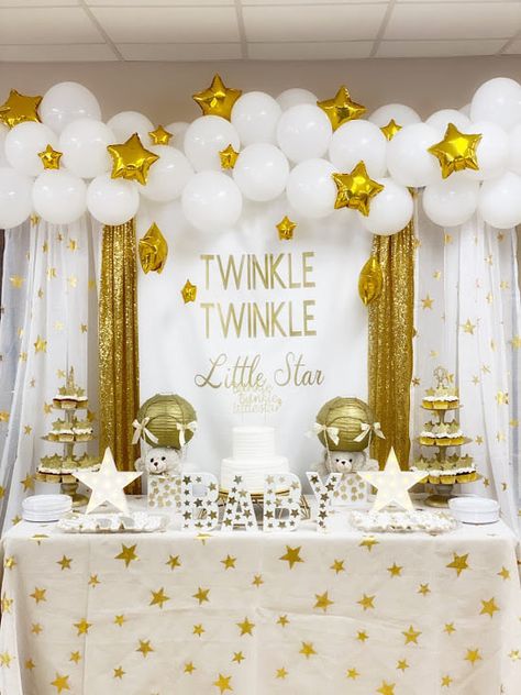 Baby Shower Cake Table, Star Baby Shower Theme, Twinkle Twinkle Baby Shower, 1st Birthday Girl Decorations, Star Birthday Party, Happy Birthday Decor, Baby Shower Theme Decorations, Simple Birthday Decorations, Moon Baby Shower