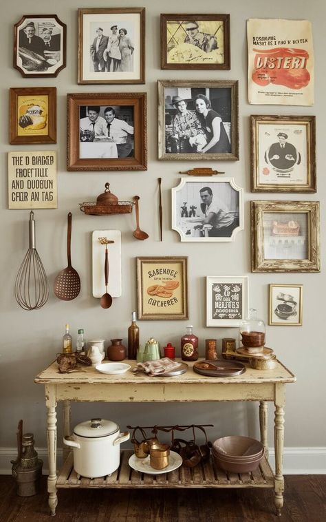 Vintage Kitchen Decor Ideas, Vintage Country Decor, Antique Kitchen Utensils, Kitchen Vignettes, Moody Wallpaper, Kitchen Seating, Vintage Dining Room, Retro Accessories, Antique Kitchen