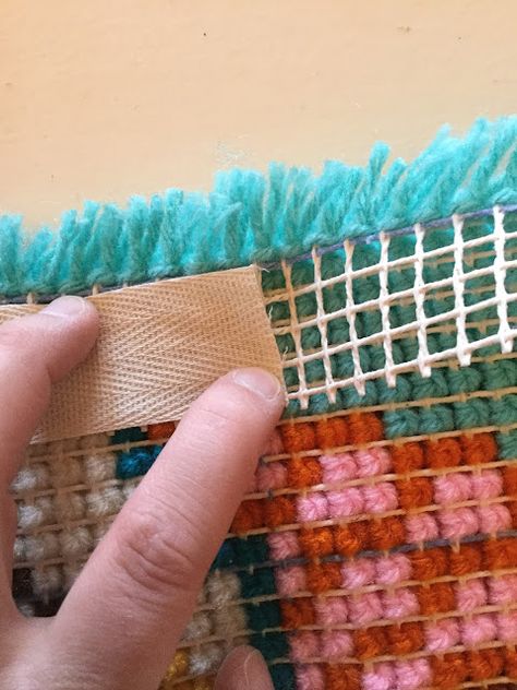 🐝 Bumbledaph: How-to bind a latch hook rug How To Finish A Latch Hook Rug, Latch Hook Rug Backing, How To Make A Latch Hook Rug, Latch Hook Rug Patterns Free, Latch Hook Design Ideas, Modern Latch Hook Rugs, Modern Latch Hook, Latch Hook Tutorial, Diy Latch Hook Rug Pattern