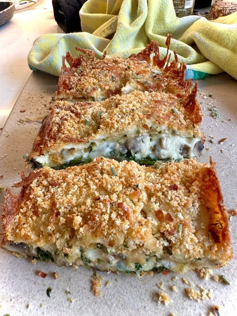 Mushroom and Spinach Zucchini Lasagna Loaf Spinach Mushroom Lasagna Recipe, Mushroom Zucchini Lasagna, Zucchini Lasagna Loaf, Lasagna Loaf, Mushroom Lasagna Recipe, Mushroom Zucchini, Spinach Mushroom Lasagna, Ella Vegan, Recipe Mushroom