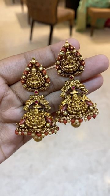 Coral Jhumkas, Bollywood Quotes, Antique Necklaces Design, Gold Earrings Models, Antique Necklaces, Gold Bangle Set, Gold Jewellry, Gold Earrings Wedding, Heavy Earrings