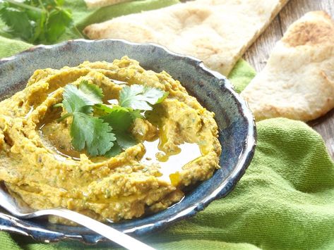 Indian Curry Hummus - Connoisseurus Veg Indian Hummus, Curry Hummus Recipe, Unique Hummus Recipe, Vegan Hummus Recipe, Curry Hummus, Best Hummus Recipe, Seasoned Chickpeas, Cooking With Turmeric, Hummus Recipes