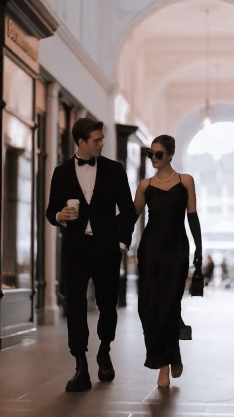 Cute Couple Aesthetic, Pre Wedding Photoshoot Outfit, Pre Wedding Shoot Ideas, Pre Wedding Photoshoot Outdoor, Prom Poses, Costume Noir, Black Attire, Classy Couple, Wedding Photos Poses