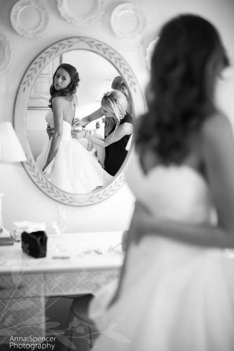 Looking In The Mirror, Wedding Photography Checklist, Wedding Portrait Poses, Wedding Picture Poses, Pose Fotografi, Wedding List, Wedding Photography Styles, Bride Photography, Wedding Photos Poses