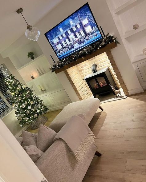 Abbie Jayne on Instagram: "Time to cosy up in my favourite spot ♥️🎄✨ . . . . . #christmasdecor #christmastree #christmaslivingroomdecor #cosychristmas #christmas2022 #neutralchristmasdecor #brickfireplace #livingroomrenovation #garland #cosylivingroom #livingroomideas #alcoveshelving #alcovecabinets #alcovecupboards #shelfdecor #shelfstyling #neutralsofa #oakfloor #egyptiancotton #duluxegyptiancotton #yourhomemagazine #sahstylists" Egyptian Cotton Living Room, Cosy Living Room Decor, Stairs And Hallway Ideas, Log Burner Living Room, Stairs In Living Room, New House Living Room, Cosy Living, Living Room Renovation, Christmas Decorations Living Room