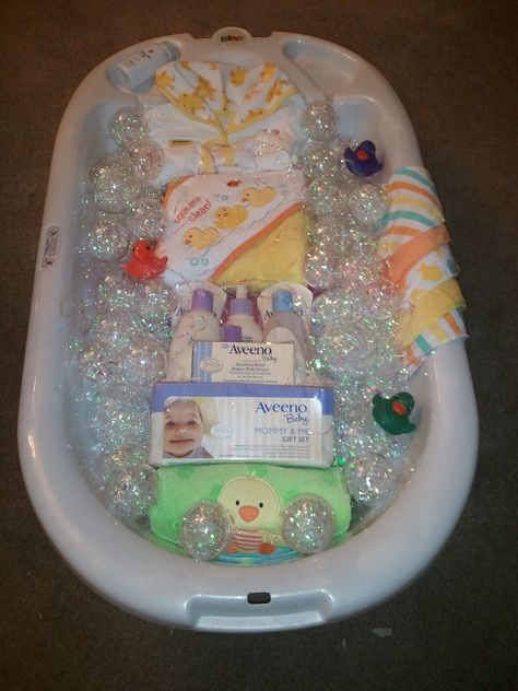 Bath time gift basket for baby shower. Diy Baby Shower Gift Basket, Shower Gift Basket Ideas, Diy Baby Shower Gift, Baby Bath Gift, Bath Gift Basket, Baby Shower Baskets, Baby Shower Gift Basket, Diy Baby Shower Gifts, Shower Basket