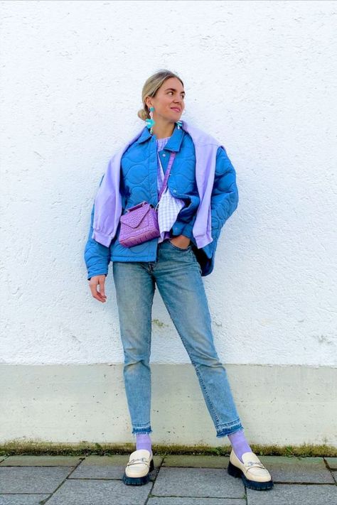 Girl with blonde, low bun wearing a quilted spring jacket, gingham top, mom jeans, lilac mini bag, lilac socks and chunky loafers. Lilac Loafers Outfit, Jcrew Sweater Outfits, Loafers And Jeans, Jean Quilt, Loafers Outfit, Gingham Top, Chunky Loafers, Spring Jacket, Jcrew Sweater