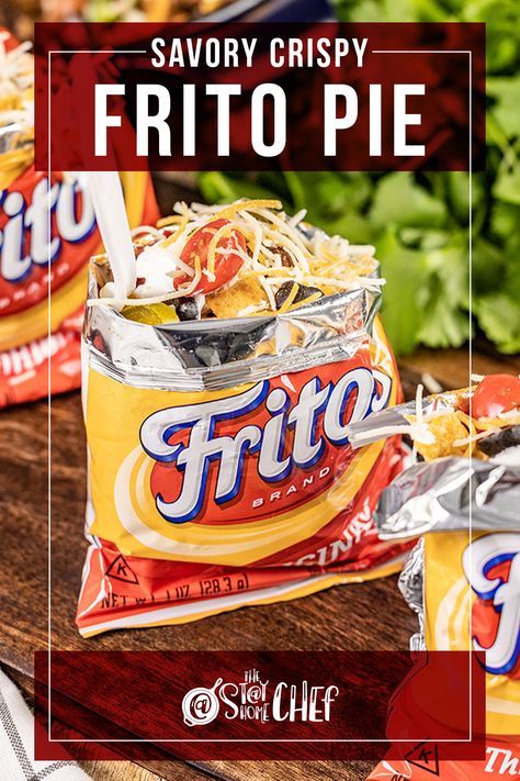 Simple ingredients, easy to make, and featuring loads of flavor and crunch, our crispy Frito pie is a family favorite dinner that only takes 20 minutes to get into the oven! Like any good pie, you’ll have to create a crust and tasty filling. This time, we’re going savory! Frito Chili Pie Recipe, Oregon Recipes, Chili Pie Recipe, Cocktail Snacks, Healthy And Tasty Recipes, Tortilla Pie, Frito Pie Recipe, Frito Chili Pie, Chili Pie